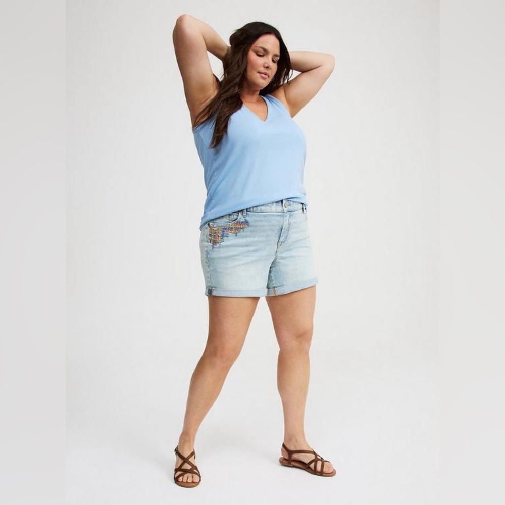 Toroidal Perfect Mid-Rise Embroidered Short